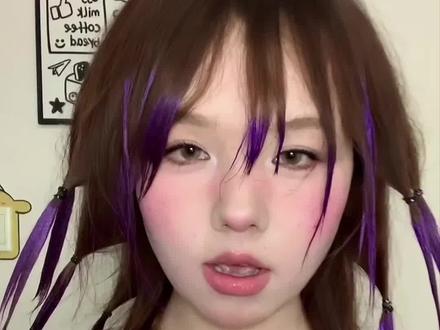 给过年想染发又怕踩雷的姐妹们一点小小的震撼!! 染序免染染发膏简直就是妥妥的花小钱办大事~#染序免染染发膏 #一次性染发 #挑染发色推荐 #彩虹头 #发色推荐