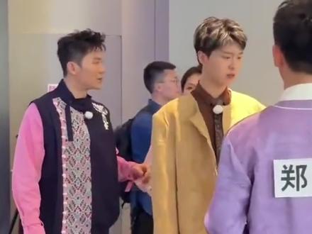 苗苗也不舒服了?转发郑恺李晨跑男停宣内容,工作室引咎自责回应 苗苗工作室回应转发李晨郑恺跑男停宣内容,系工作人员手滑了 #李晨 #郑恺 #苗苗 #跑男 #娱乐评论大赏