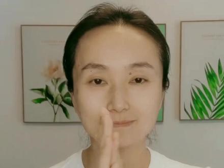 小50的大姐姐教您如何正确干搓脸:手搓热轻轻在面部颈部搓,拍脸50下,常做面色红润光泽年轻过同龄人#创作灵感