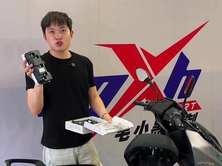 三年之约!蓝石500终于来了,不负等待! 源自于每一位极核车主对春风血统的热爱,提前出了蓝石500上车AE4Max2的安装方法,验证了无损直上,视频有点长…#zeeho极核 #26款极核AE4 #蓝石控制器 #ZEEHO创作者激励计划 #蓝石500