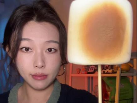 自嗨炉炭烤棉花糖夹草莓🍓咱也玩上了🤣太有意思了这! 玩的还挺开心🤣2025最后一天啦~准备迎接2026 #炭烤棉花糖 #草莓