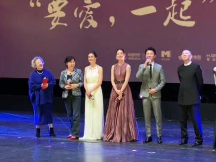 哈哈哈😆现在粉丝都这么硬核吗?!黄轩粉丝硬核应援:自家影院8个厅,想要多少排片都可以!