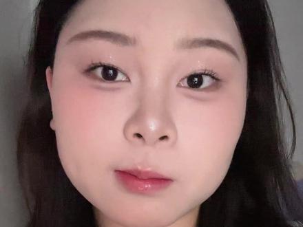 不用带美瞳不用画眼线的妆容分享来喽!!真的很日常! #真实生活分享计划 #妆容分享 #新手化妆 #osw粉饼 #日常妆容 @DOU+上热门 @DOU+小助手