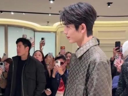 12.19重庆张凌赫MLB品牌活动 #张凌赫 #MLB #张凌赫MLB #张凌赫mlb潮流品牌大使 #张凌赫亲签