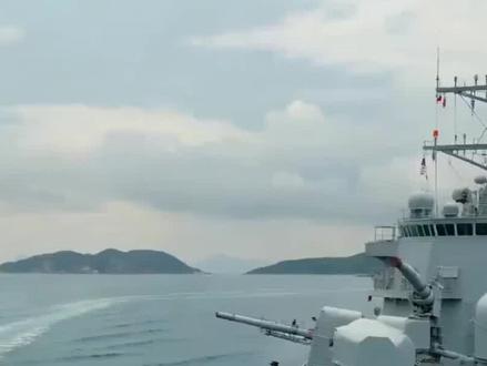 怪不得台军舰的导弹都竖起来了
原来是海鲲号在下潜试航