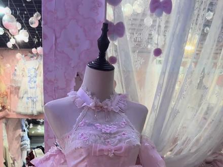 春天到啦老婆们,有没有想好约会出去拍美照穿什么裙子呢?喵呜推荐桃与月、杏花微雨哦 #花与珍珠匣 #Lolita #种草#打卡 #拍照