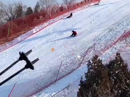 高级道上清理石子🌝🌝#单板滑雪女孩