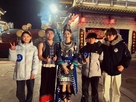 给#卓沅鹭卓 当替身也是跟#沈梦辰 合上影了