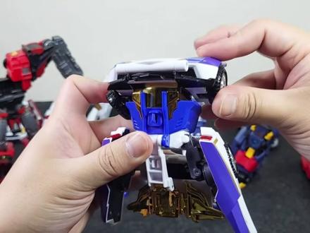 炫卡斗士炫蓝雷霆王、尖角巨犀+托宝战士星峰号 变形展示