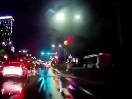 路口碰到鬼探头,埃安N60帮你化解。埃安N60盲订,激光雷达智驾太期待了。#埃安N60盲订开启 #年轻人的第一台国民智驾好车 #埃安N60 #智美都市SUV