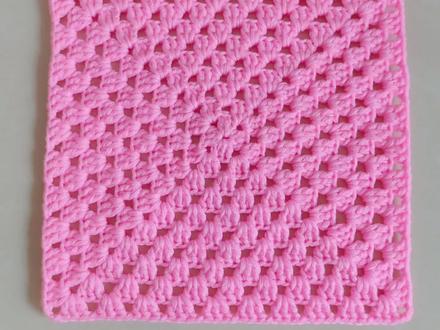 钩针正方形的镂空花片,由里向外加大钩织,用途很广,简单又好看