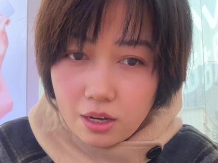 苹果手机屏幕亮度变低,可能是打开降低白点的功能,关闭即可!