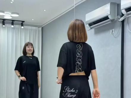 最新版热门广场舞合集来啦✨💃
#新舞来袭 姐妹们完整版安排上了,一起学跳起...
简单又好看的舞蹈背面超长完整版...
#全网都在跳这个舞 #最潮广场舞 #广场舞合集 #饭后健身打卡
