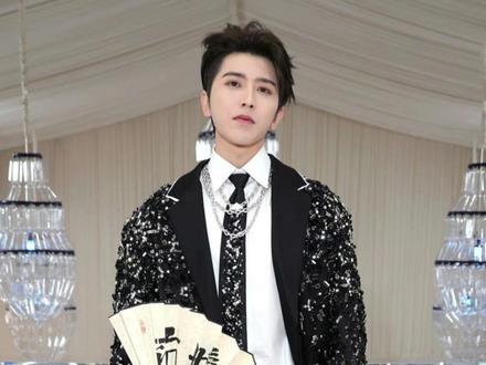 蔡徐坤Met Gala造型太优秀了,一波中国文化输出,必将成为经典!#蔡徐坤 #metgala #特别定制 #红毯