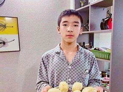 儿子生物实践作业《自制馒头》👍👍虽然做的不够完美,但第一次能做成都值得被祝贺🎉🎉🎉🎉🎉