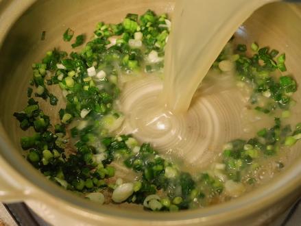 春日靓汤“盐葱蛤蜊鸡汤”忽冷忽热的春天必须来上一碗#抖音美食创作人 #春天的味道 #养生 #鸡汤