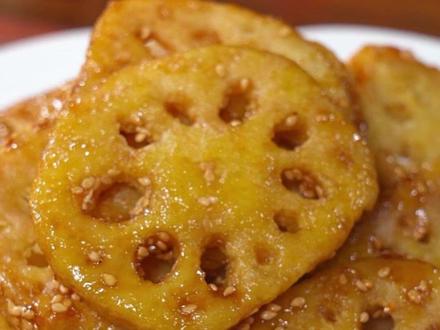 解锁莲藕新吃法 大家注意看,这是网上最近很火的莲藕新吃法,餐厅一份卖78,自己在家做成本不到3块钱,外酥里嫩,酸甜可口,我家3个女儿每回都能吃光盘,一起来看看我是怎么做的吧#锅包莲藕#莲藕新吃法#美食#美食教程#家常菜