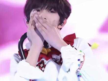 圣罗兰之花就这样在时代峰峻绽放 #陈浚铭#陈浚铭圣罗兰之花#时代峰峻#忙内#荣耀之战@抖音小助手 @DOU+小助手