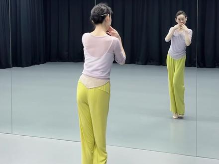 《游山恋DJ邯郸学步》 又来浅浅的走几步了。
#游山恋DJ邯郸学步挑战 #游山恋舞蹈 #邯郸学步舞蹈教学 #邯郸学步舞蹈教学 #游山恋翻唱