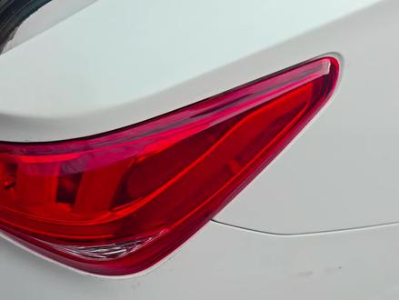 北汽EU5后尾灯更换底座详细教程