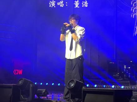 “带着释然去奔赴明天,随遇而安,正在为您重新的规划路线,错过的风景 就留给从前…”