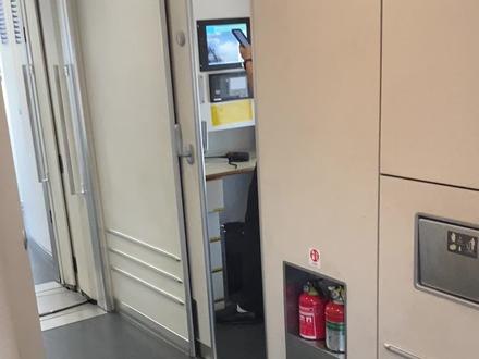 🚄看一下机械师室里面的受电弓视频
