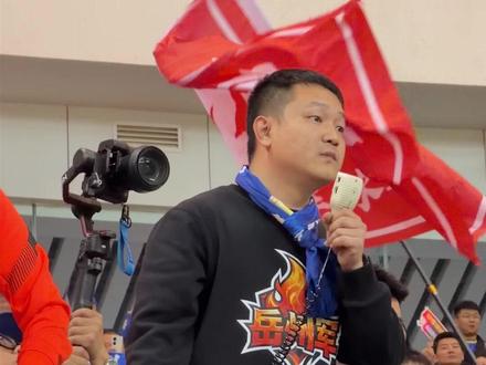 球员和球迷是最可爱的一群人 岳阳队无缘“湘超”半决赛 球迷安慰:我们是好样的 我们没有输 #湘超 #风风火火战湘超 #湘超长沙vs岳阳