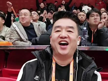 情绪拉满,现场直播CBA山东高速比赛片段!#CBA#山东高速 #现场感染力太强了