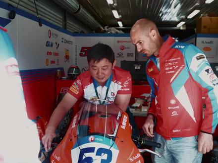 张雪机车WSBK再夺冠军!生吃雅马哈拉爆杜卡迪?逆势翻盘! #张雪机车 #张雪820rr #WSBK #仿赛 #摩托车 @张雪的机车 @张雪机车 @张雪机车官方旗舰店