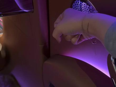 某车帝拿洋葱测试尊界S800称音响罩过于锋利? 回复 @景天的评论 没有洋葱只能用手了#尊界s800音响 #洋葱 #懂车帝洋葱 #洋葱测试