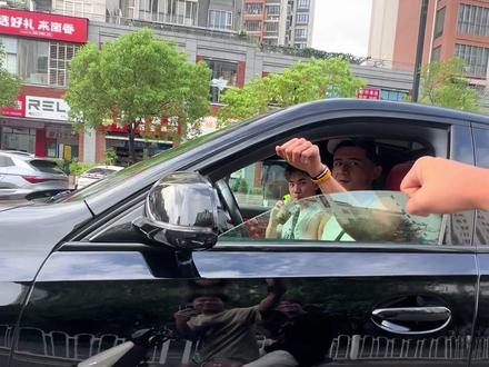 路上偶遇卡米然#卡米然 #ma3colm @卡米然Ma3colm 😀