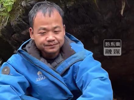 七星山荒野求生挑战赛决赛第十天,贵州唯一选手“吴烦恼”选择继续坚持挑战!林北、文车车选择退赛,场上选手剩余八位 。(制作:潘柏亦)#七星山荒野求生 #退赛