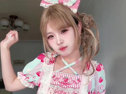 🍓条纹草莓|我们lo娘的草莓裙子永远不嫌多! #lolita #普通人也能把lolita穿好看 #lo裙安利 #lo娘 #洛丽塔lolita