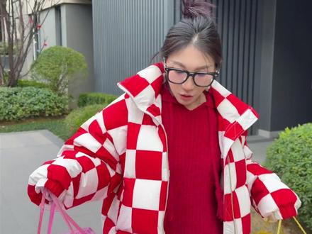 当代年轻人过年演技大赏 还有三天就见亲戚,我的‘年度演技大赏’又要开始了!送礼话术必须提前练熟,不然场面会尬住…#年货节 #过年送礼 #年货