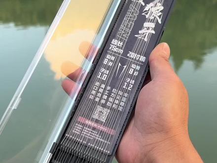 黑坑钓鲫鱼比新关东还好用的,鱼钩就是这款川泽的竞技狼牙鱼钩。#子线双钩 #竞技狼牙 #狼牙子线双钩 #黑坑钓鱼 #钓鱼