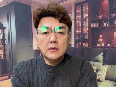 高铁上小孩哭闹,男子要求一家三口离开座位#高铁#小孩 #爱心 #正能量 #上热门🔥 @DOU+小助手