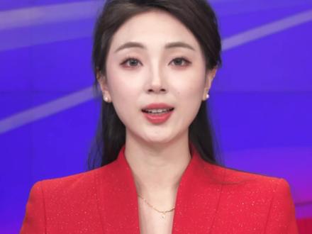 00后脑瘫女孩3年帮家里还债40余万。房子被父亲抵押,母亲外出打工八年。一早就开始化妆,做完造型凌晨两点,独自剪辑视频需要一两天的时间。#林小糍粑