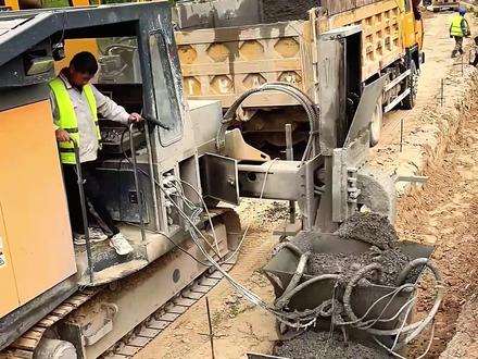 基建黑科技,走一遍直接拉出整条排水沟! #滑模机 #基建黑科技 #中国基建狂魔 #科普一下 #涨知识