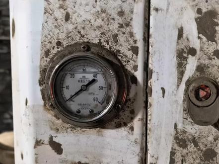 每天解决一个水刀问题 切割过程中水刀切割没力,
师傅已经换了宝石,砂管,
检查了导砂软管是否破洞,
还是切不动明显压力下降,
后续检查增压器总成有发烫
在高压端帽位置阀垫没漏水
就继续往里拆查看具体情况
记住凡发烫必有磨损必降压
拆开后发现阀垫穿孔阀芯裂
换好装上继续测试压力
还是不行!
压力波动幅度大
明显进水问题
憋压测试也不行
就得继续往里拆
检查进水阀珠子磨损问题
拆开发现挡杆已经变形
更换后设备恢复正常
感谢关注支持!
我们持续分享水刀一线经验
让技术创造价值
#水刀维修 #水刀日常 #水刀开机 #水刀技术中心 #学水刀 @水刀技术中心~石井(志辰)基地 @福建泉州志浧水刀科技有限公司 @水刀技术中心~石井(祺凯)基地