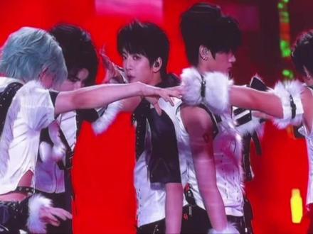 《on》跨代大型舞台燃爆了。。#TF家族 #新年音乐会