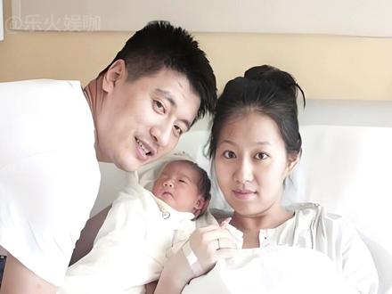 究竟什么来头,能让张雪峰40天火速闪婚李丽婧?妻子背景一曝光,难怪学历赛道直接赢麻了#张雪峰 #李丽婧 #张姩菡 #影娱热点团 #内容启发搜索