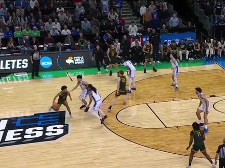 谁说哥哥凯登进不了NBA?布泽尔兄弟和砍41分,率领杜克大学晋级次轮#布泽尔兄弟 #卡梅伦布泽尔 #杜克大学 #疯狂三月