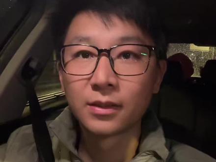 #claudecode 看到 Google Cloud 分享的 SKILL.md 设计模式,觉得用 Claude Code 或 Codex CLI 的同学可以直接抄作业!
1,Tool Wrapper → 让 AI 马上变成某个库的专家
2. Generator → 专门生成固定格式的文件
3. Reviewer → 叫它帮你审查代码
4. Inversion → 先问清楚需求,不要自己脑补
5. Pipeline → 强制一步一步走,不让它乱来
我自己试了几个,真的感觉 AI 听话可靠很多!
最简单用法,把这篇文章丢给你的AI,然后优化一下就行。
