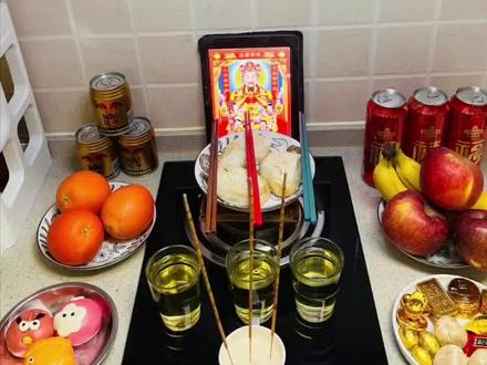 普通人最简单也是最有效的祭灶神方法,北方二十三,南方二十四,根据本地风俗#重庆#张德发#送灶神