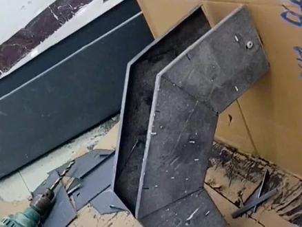 二个45度组成的下翻垂直90度画线与切割过程,分享给大家。#桥架制作 #现场实拍 #水电工