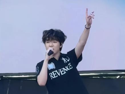 我可能是自己一半爱你一半恨 #topbarry #杨博睿 #一半一半 #音乐节 #葫芦果音乐节