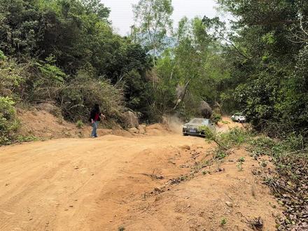 百花尖起厝娘,能开得上去,靠的是勇气和技术。