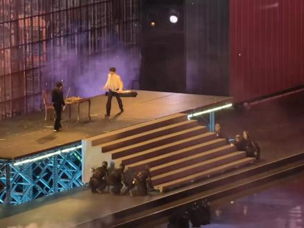 橹橹叫我们保护好嗓子原因🈶→直接原视频
#橹穆 #橹穆双人舞台 #橹穆cp