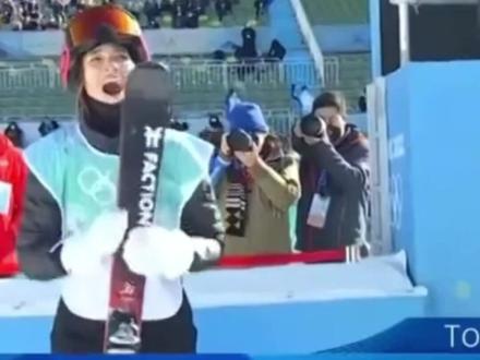 谷爱凌一战封神,夺得女子自由式滑雪大跳台金牌!#冰雪2022