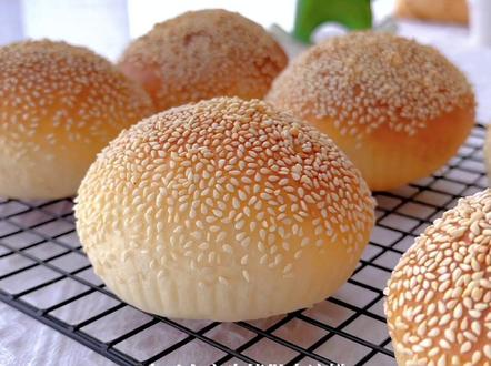 汉堡胚的开店配方~
在家也能做出这样又圆又软的汉堡面包#创作灵感 #烤箱美食 #厨师机推荐 #在家自己做面包 #汉堡胚